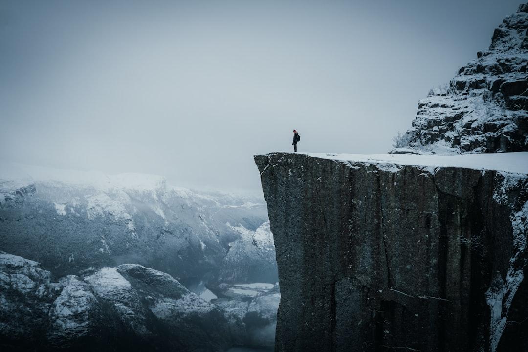 découvrez des stratégies efficaces pour surmonter vos peurs et cultiver la confiance en soi. apprenez à transformer vos craintes en opportunités de croissance personnelle et à vivre une vie plus épanouissante.