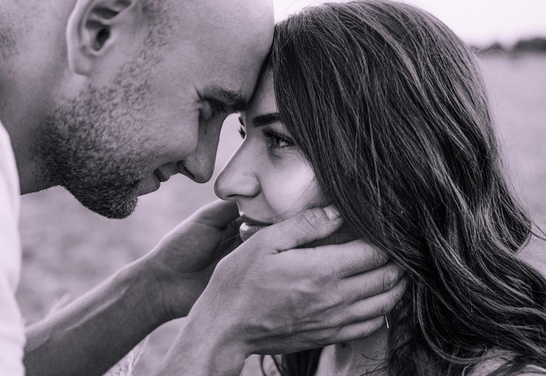 découvrez les nuances de l'intimité affective, un lien essentiel pour des relations épanouissantes. plongez dans l'exploration des émotions et des connexions profondes qui unissent les couples et renforcent les amitiés.