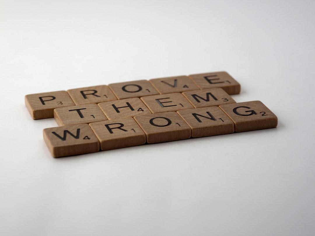 découvrez des proverbes humoristiques qui apportent une touche de légèreté et de sagesse à la vie quotidienne. amusez-vous tout en réfléchissant grâce à ces perles de sagesse pleines d'ironie et de malice.