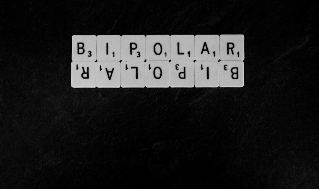découvrez ce qu'est le trouble bipolaire : symptômes, causes, traitements et conseils pour mieux comprendre cette maladie mentale complexe et améliorer la qualité de vie des personnes concernées.