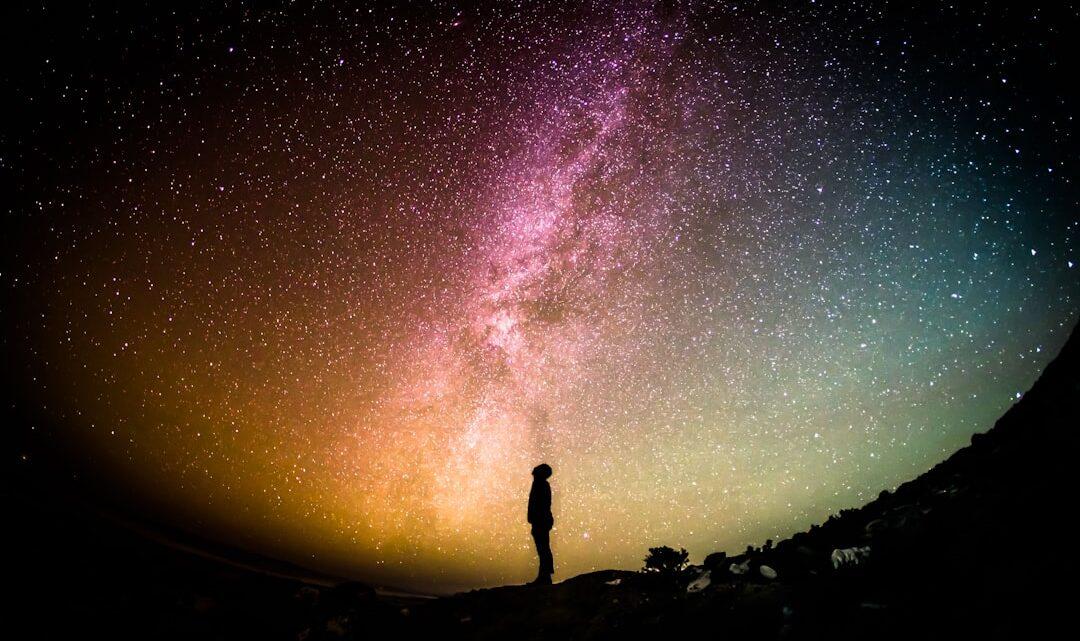 découvrez l'univers fascinant des rêves : leur signification, leur origine et l'influence qu'ils exercent sur notre vie quotidienne. plongez dans le monde mystérieux des songes et explorez ce que révèlent vos nuits.