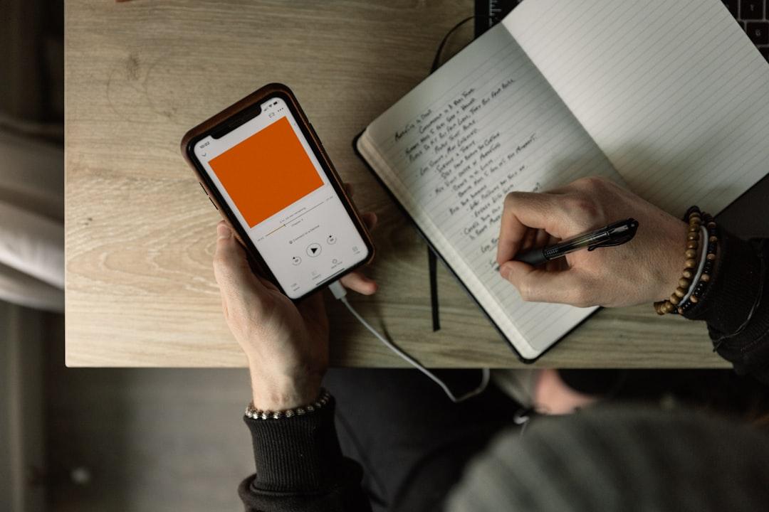 découvrez l'art de l'écoute active : techniques, conseils et bonnes pratiques pour améliorer vos compétences en listening, que ce soit en anglais ou dans votre vie quotidienne.