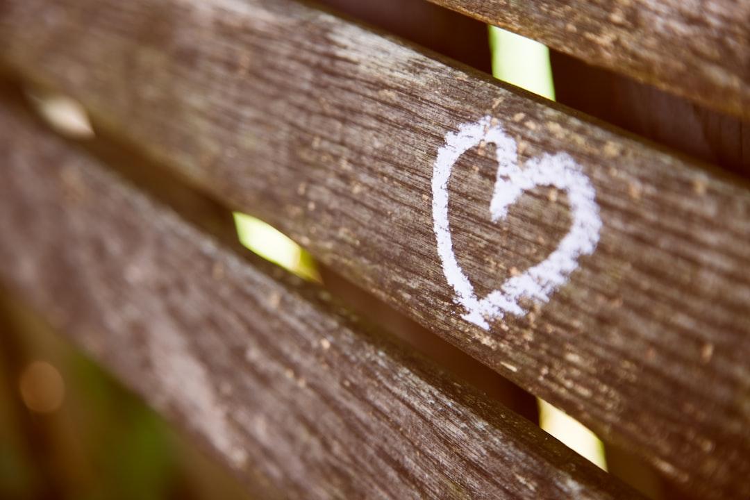 découvrez l'essence de l'amour à travers des récits touchants, des conseils sur les relations, et des réflexions sur la passion. plongez dans un univers où chaque sentiment est célébré et chaque cœur est connecté.