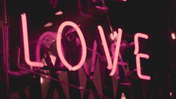 découvrez l'essence de l'amour à travers des histoires passionnantes, des conseils relationnels et des réflexions profondes. plongez dans un univers où l'amour prend toutes ses formes et apprenez à célébrer les moments précieux avec ceux qui comptent.