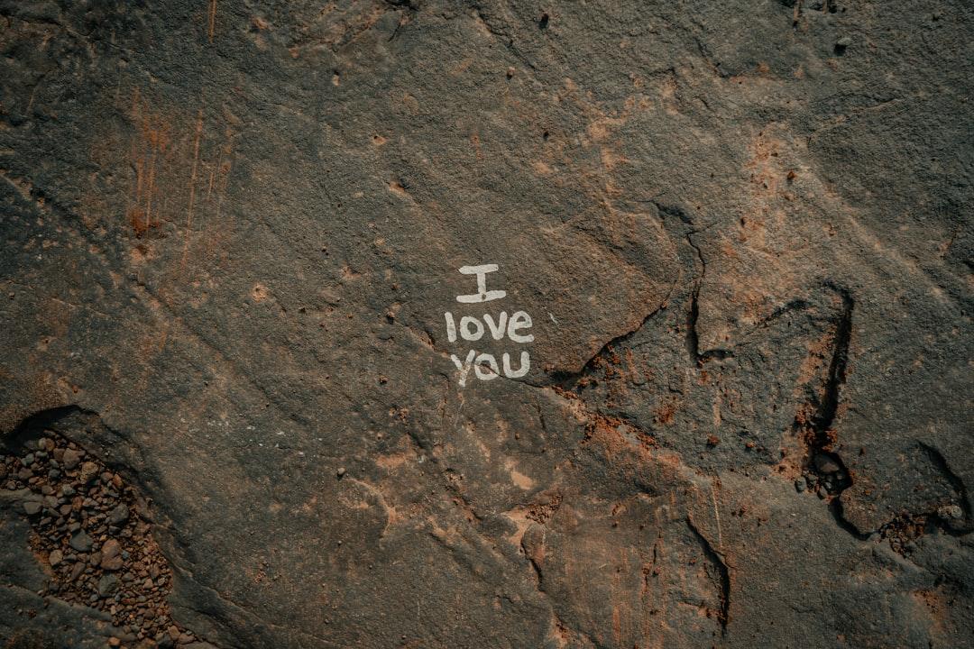 découvrez les love mantras : des phrases puissantes pour attirer l’amour, renforcer votre relation et cultiver une énergie positive au quotidien. essayez-les pour enrichir votre vie amoureuse.