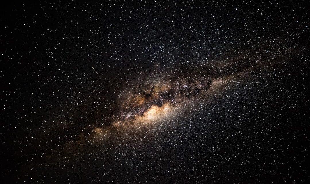 découvrez le cosmos, cet univers fascinant composé de planètes, étoiles, galaxies et mystères infinis. explorez les merveilles de l'espace et les secrets de l'astronomie.
