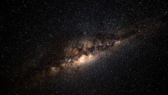 découvrez le cosmos, cet univers fascinant composé de planètes, étoiles, galaxies et mystères infinis. explorez les merveilles de l'espace et les secrets de l'astronomie.