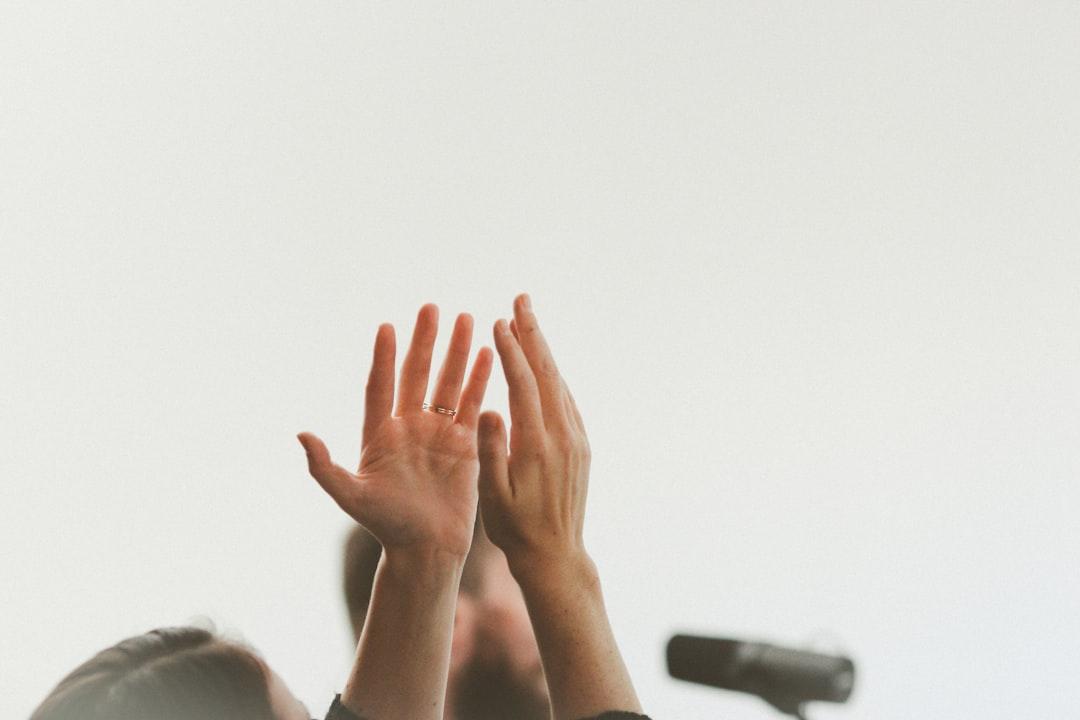 découvrez comment la gratitude peut transformer votre vie au quotidien. conseils, bienfaits et pratiques pour cultiver un état d’esprit positif et reconnaissant.