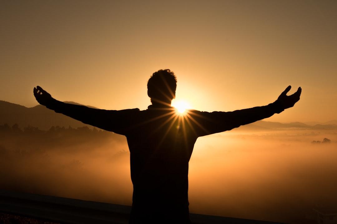 découvrez les secrets du bonheur : conseils, astuces et réflexions pour cultiver la joie au quotidien et mener une vie plus épanouie. explorez ce qu’est vraiment le happiness et comment l’atteindre durablement.