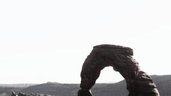 découvrez la vie et la carrière de keanu reeves, acteur emblématique de hollywood connu pour ses rôles dans matrix, john wick et bien d'autres films à succès. biographie, actualités et anecdotes sur une star adulée du cinéma.