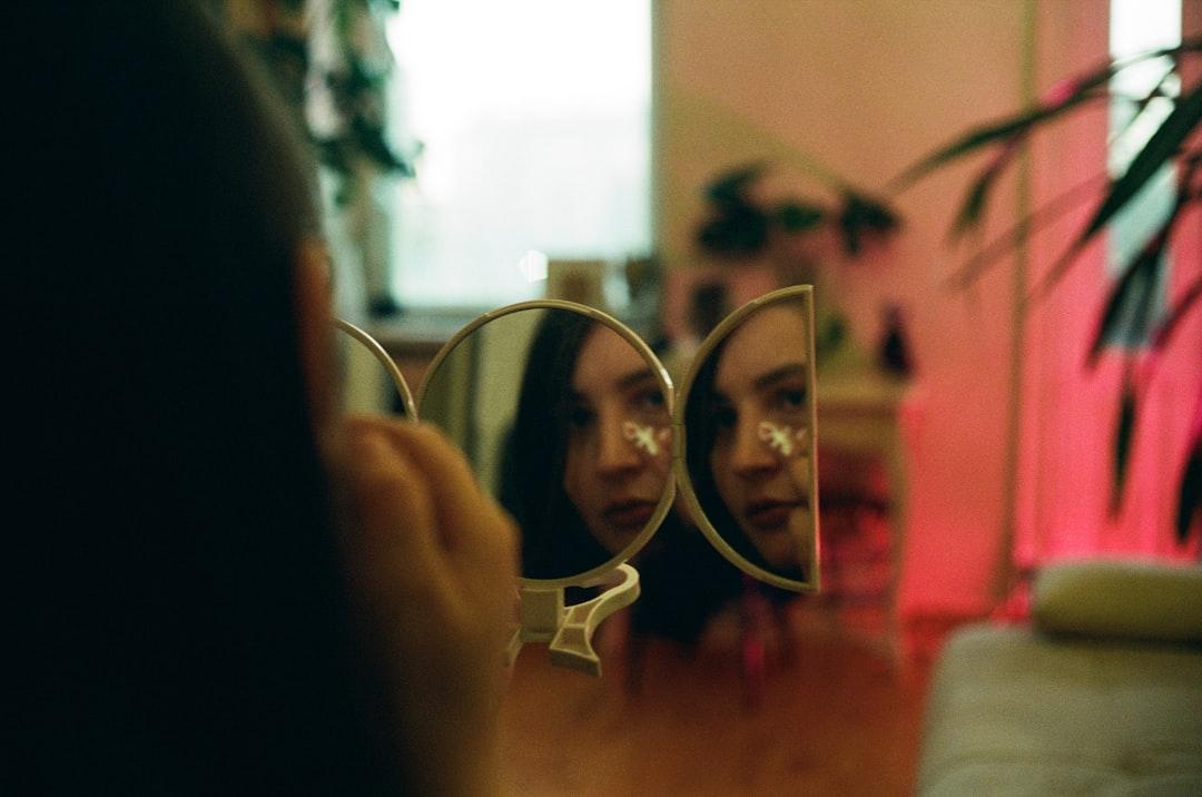 découvrez le mirror syndrome, une complication rare de la grossesse caractérisée par un œdème maternel et fœtal. informez-vous sur ses causes, symptômes et options de prise en charge pour garantir la santé de la mère et du bébé.