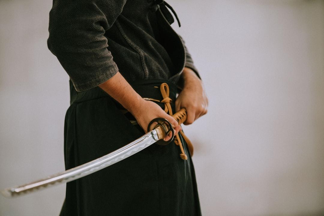 découvrez l'univers fascinant des samouraïs, ces guerriers légendaires du japon féodal, leur histoire, leurs valeurs et leur influence sur la culture japonaise.