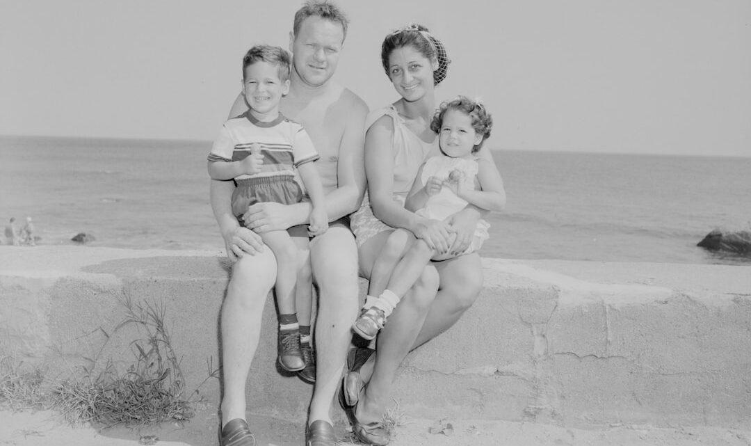 découvrez nos conseils et idées pour réaliser des dessins de famille, des astuces pour illustrer vos proches et capturer de précieux souvenirs en images. que vous soyez débutant ou passionné, trouvez l'inspiration pour vos œuvres familiales.