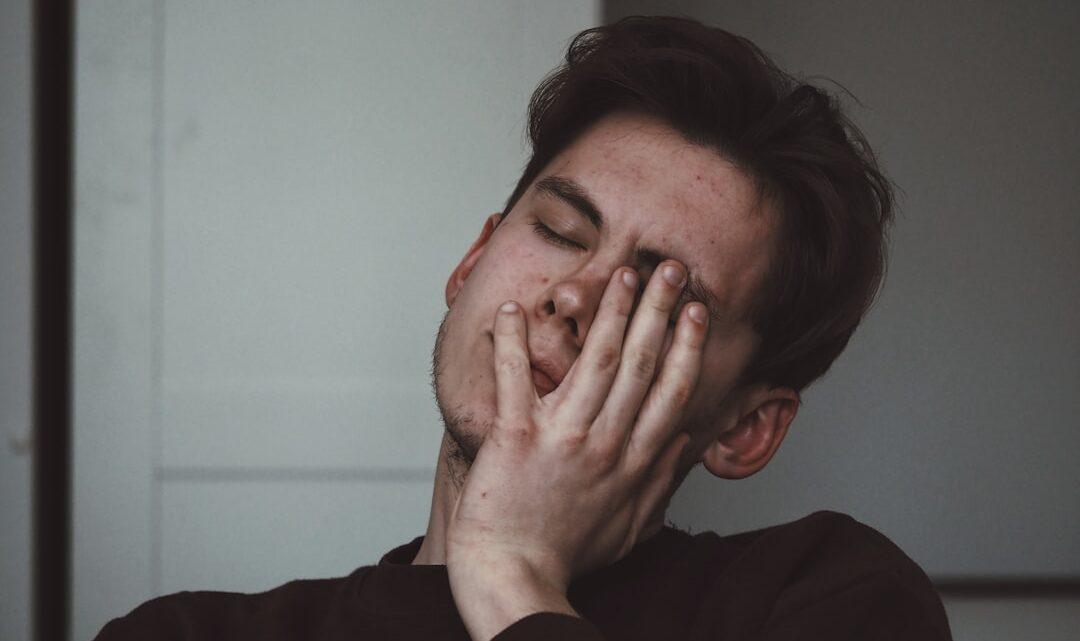 découvrez les causes de la fatigue, ses symptômes et des conseils pratiques pour retrouver votre énergie au quotidien. comprenez comment lutter efficacement contre la fatigue physique et mentale.