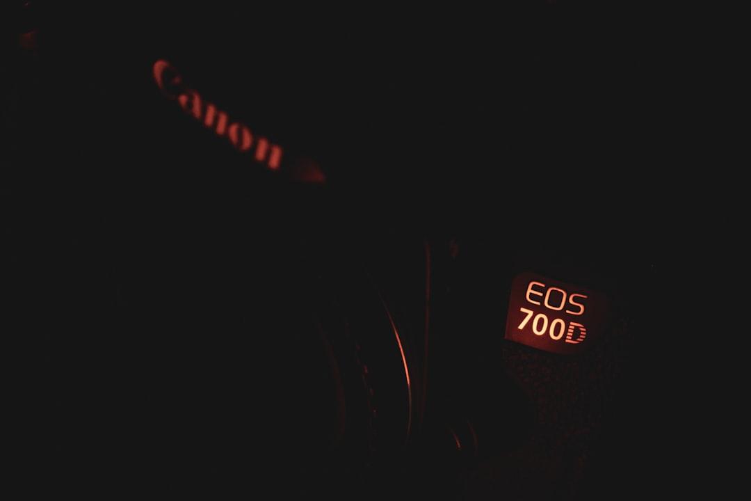 découvrez hal 9000, l'ordinateur emblématique de la saga '2001 : l’odyssée de l’espace', symbole d’intelligence artificielle et de suspense. analyse, histoire et impact culturel.