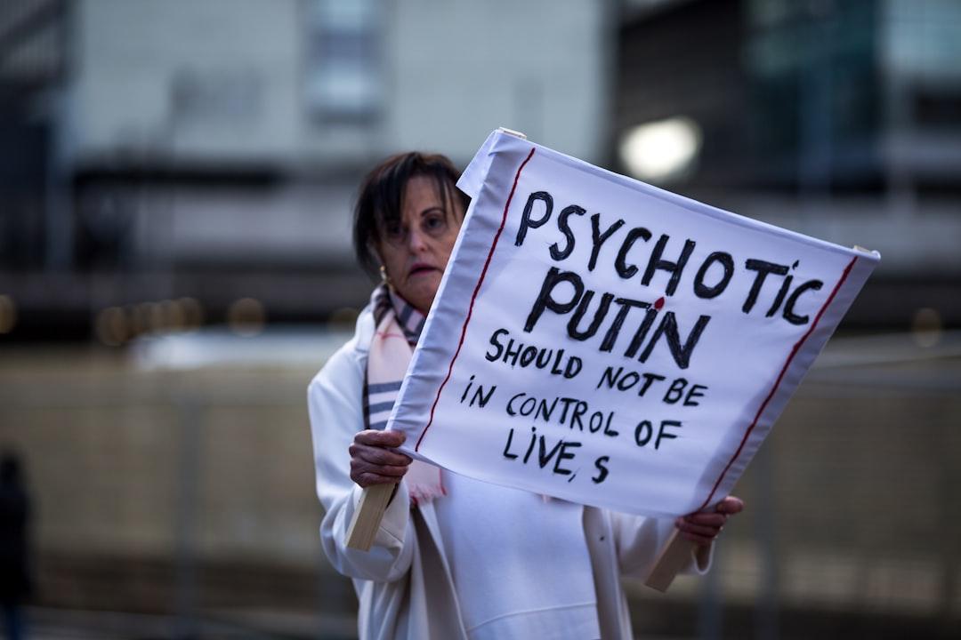 découvrez qui sont les psychopathes, leurs caractéristiques, comment les reconnaître, et quelles sont les différences avec d’autres troubles de la personnalité. tous les faits sur la psychopathie expliqués simplement.