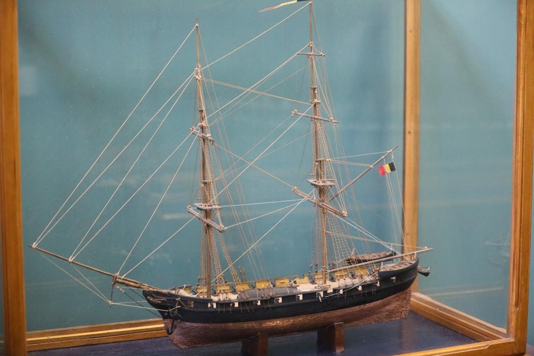 découvrez le paradoxe du bateau de thésée : un fascinant questionnement sur l'identité et la continuité à travers le temps, invitant à réfléchir sur la nature du changement et la définition de l'originalité.