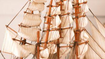 découvrez le paradoxe du ship of theseus, une réflexion fascinante sur l'identité et le changement : si chaque pièce d'un objet est remplacée, reste-t-il le même objet ? explorez cette énigme philosophique captivante.