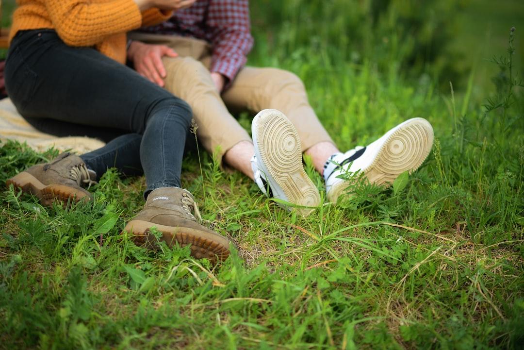découvrez la signification profonde et les différentes facettes de la tendresse : son importance dans les relations humaines, ses bienfaits et comment l’exprimer au quotidien pour renforcer les liens affectifs.