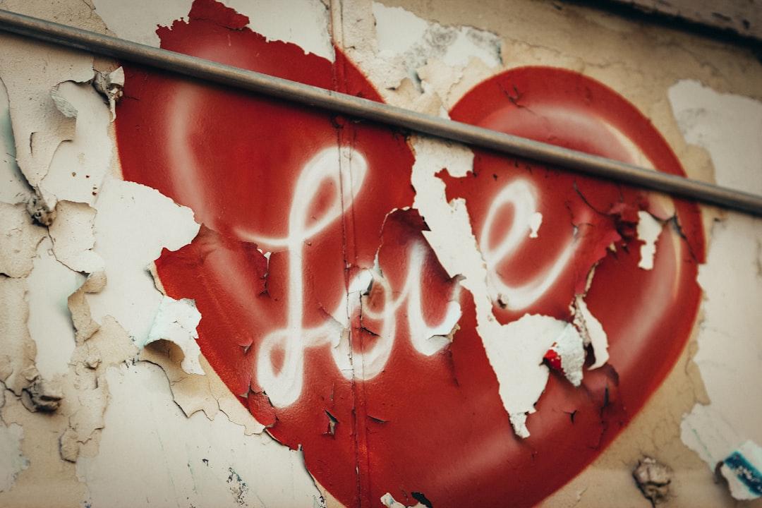 découvrez la signification de la tendresse, son importance dans nos relations, et comment cultiver ce sentiment pour apporter douceur et bien-être au quotidien.
