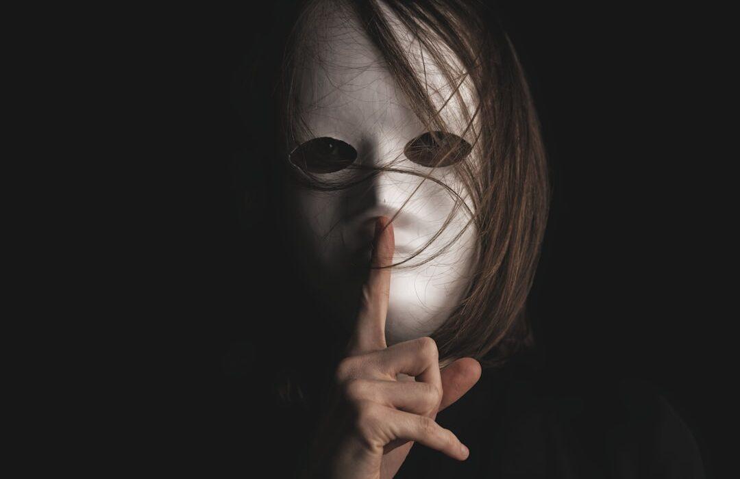 découvrez la puissance et la richesse du silence : ses bienfaits, ses significations et son influence sur notre bien-être quotidien. plongez dans l'art de se reconnecter à soi-même grâce au silence.