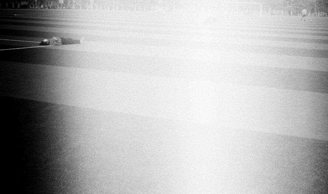 découvrez le concept de la dysania, cette difficulté à sortir du lit le matin, et ses impacts sur votre quotidien. conseils et solutions pour mieux gérer ce phénomène.