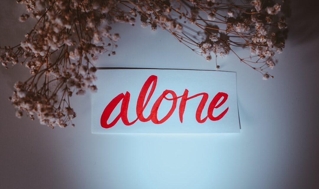 découvrez des conseils pratiques pour surmonter la solitude et la tristesse, retrouver le bien-être émotionnel et cultiver des relations épanouissantes.