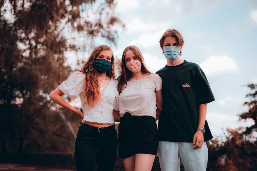 découvrez comment identifier et gérer les amis toxiques pour améliorer votre bien-être et vos relations personnelles.