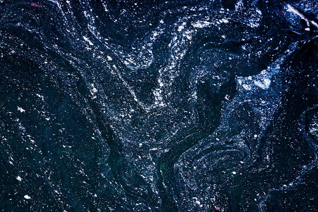 découvrez comment surmonter la peur de l'inconnu grâce à des conseils pratiques et des stratégies efficaces pour mieux gérer l'anxiété face à l'incertitude.