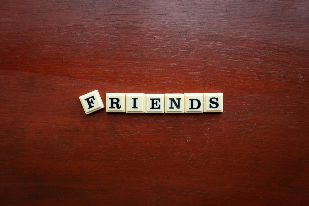 découvrez les relations amicales avec avantages : une connexion sans engagement mêlant complicité et intimité, idéale pour ceux qui cherchent liberté et plaisir.