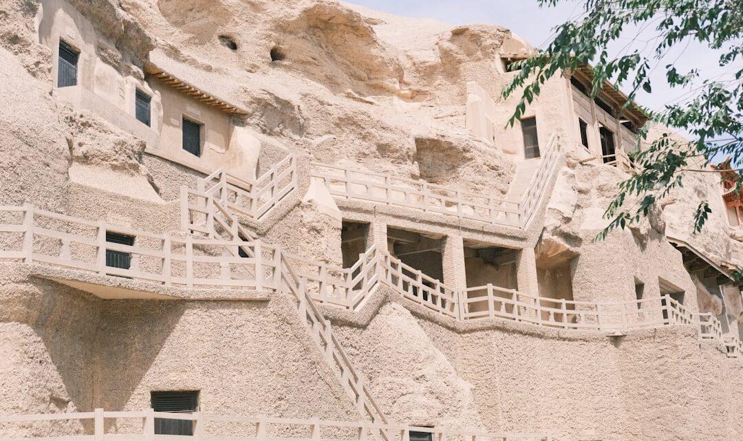 découvrez ce qu'est la codépendance, ses signes, ses causes et comment retrouver l'équilibre dans vos relations personnelles pour vivre une vie plus saine et épanouissante.