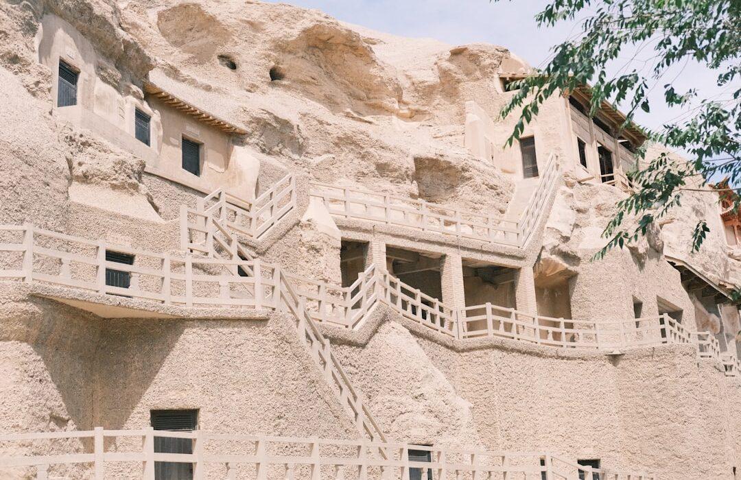 découvrez ce qu'est la codépendance, ses signes, ses causes et comment retrouver l'équilibre dans vos relations personnelles pour vivre une vie plus saine et épanouissante.