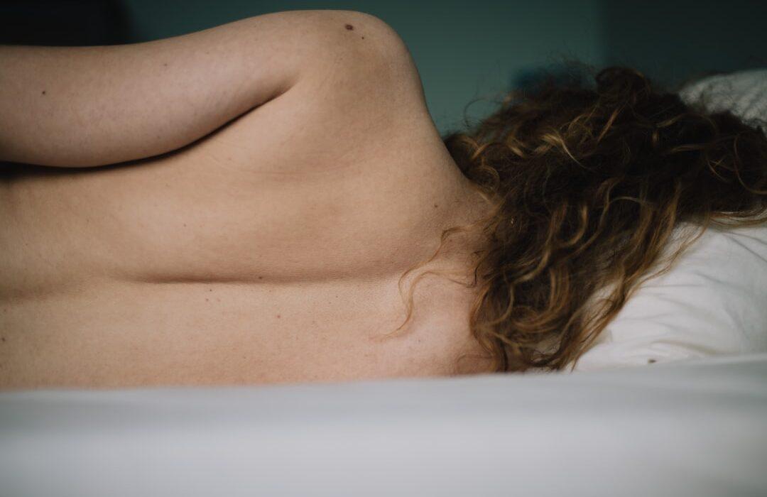 découvrez ce qu'est la fragilité émotionnelle, ses causes, ses impacts sur la vie quotidienne, et des conseils pour mieux la gérer et renforcer votre résilience émotionnelle.