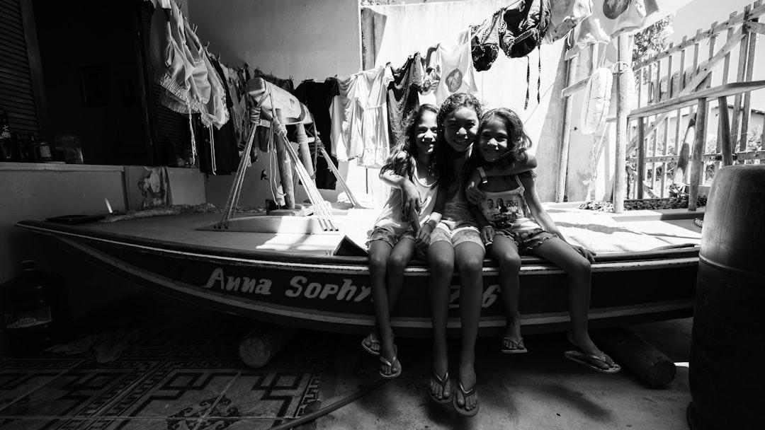 découvrez la force inconditionnelle de l'amour familial, un lien unique qui unit les cœurs et crée des souvenirs précieux pour toute une vie.