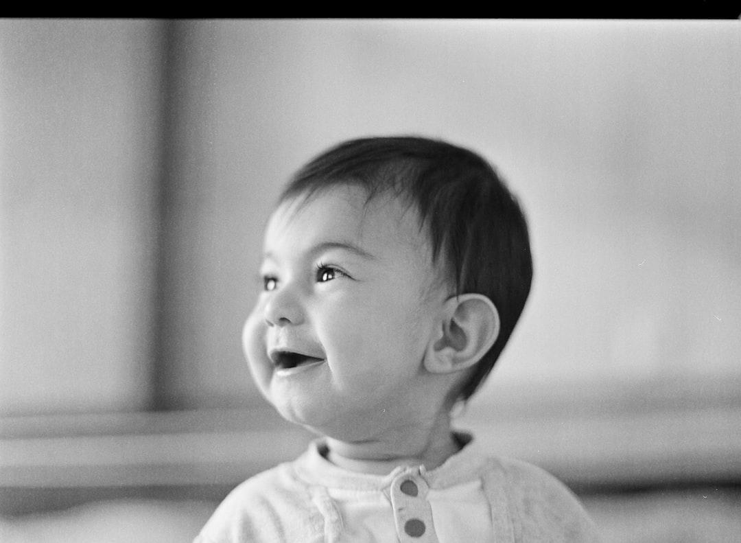 explorez les mécanismes cérébraux impliqués dans le mensonge, comprenant les zones du cerveau activées et les processus cognitifs associés à la fabrication et la détection des mensonges.