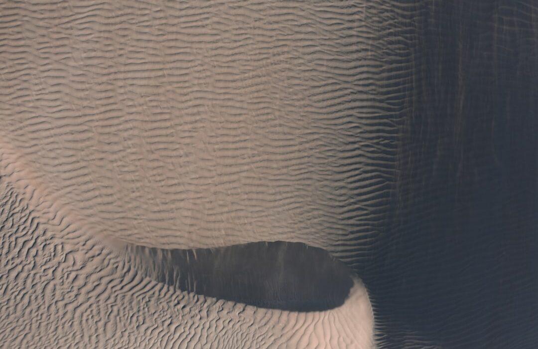 découvrez les mécanismes cérébraux impliqués dans le mensonge, explorant comment le cerveau traite la déception et la vérité.