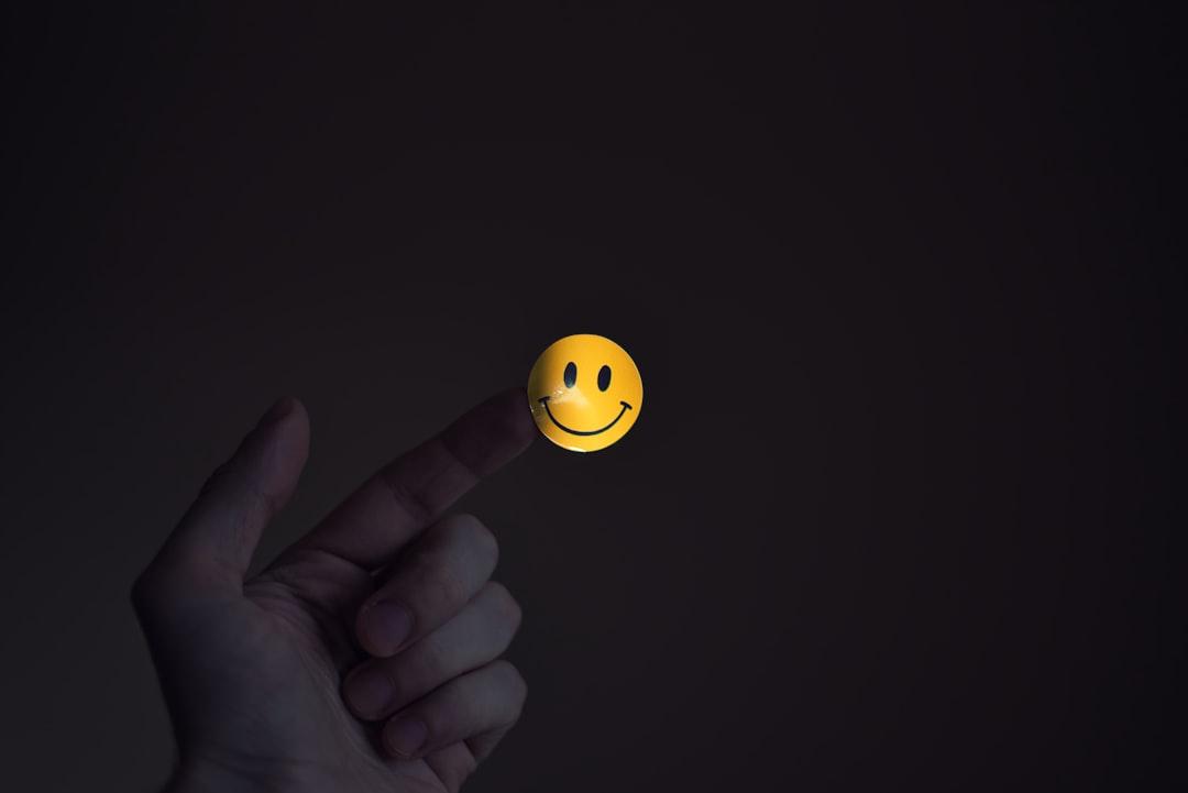 découvrez les mécanismes cérébraux impliqués dans le mensonge et comment le cerveau traite la désinformation.