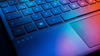 découvrez le sens et les nuances de malice, un terme qui évoque l'espièglerie et la subtilité dans le comportement.