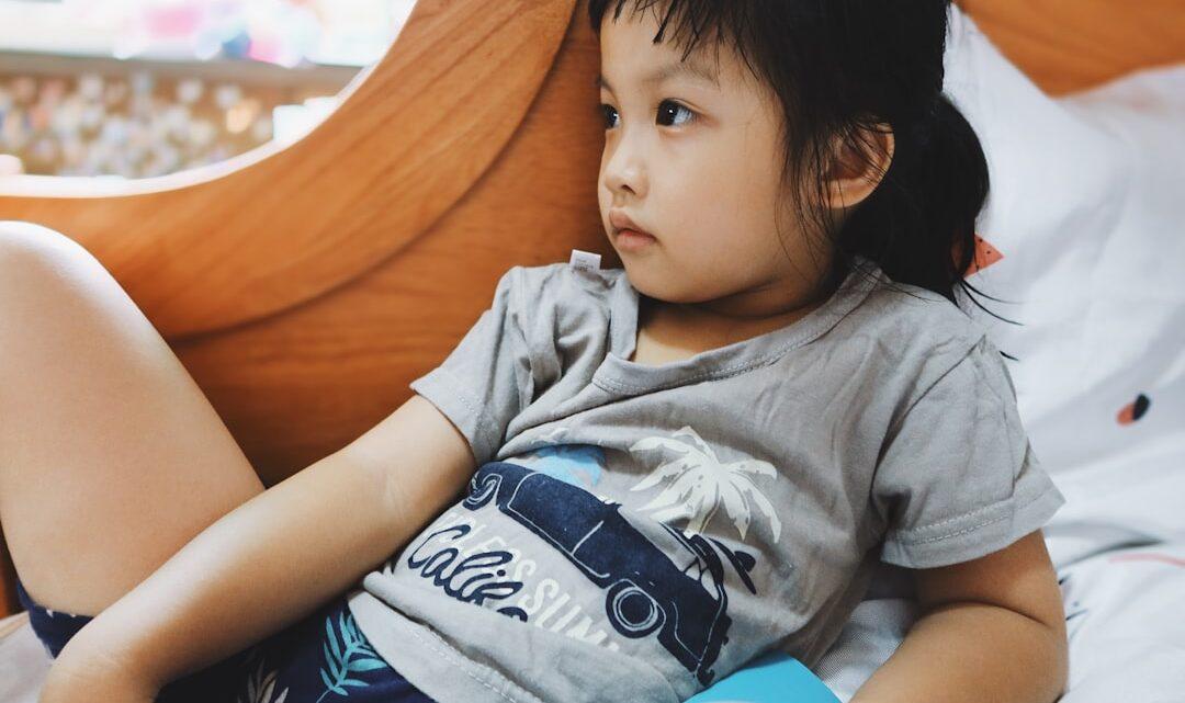 découvrez ce qu'est le syndrome de l'enfant du milieu, ses causes, ses effets sur la personnalité et des conseils pour mieux le comprendre et l'accompagner.