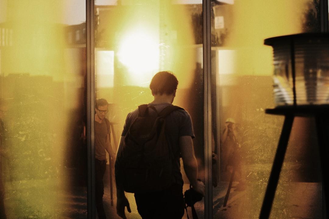 découvrez le concept de perception, son importance dans la compréhension du monde qui nous entoure, et comment notre cerveau interprète les informations sensorielles.