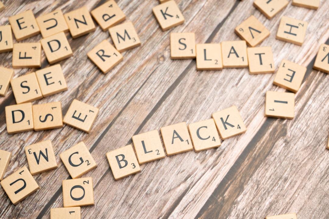 découvrez la signification psychologique de la couleur noire, symbolisant à la fois le mystère, la sophistication et la profondeur émotionnelle.