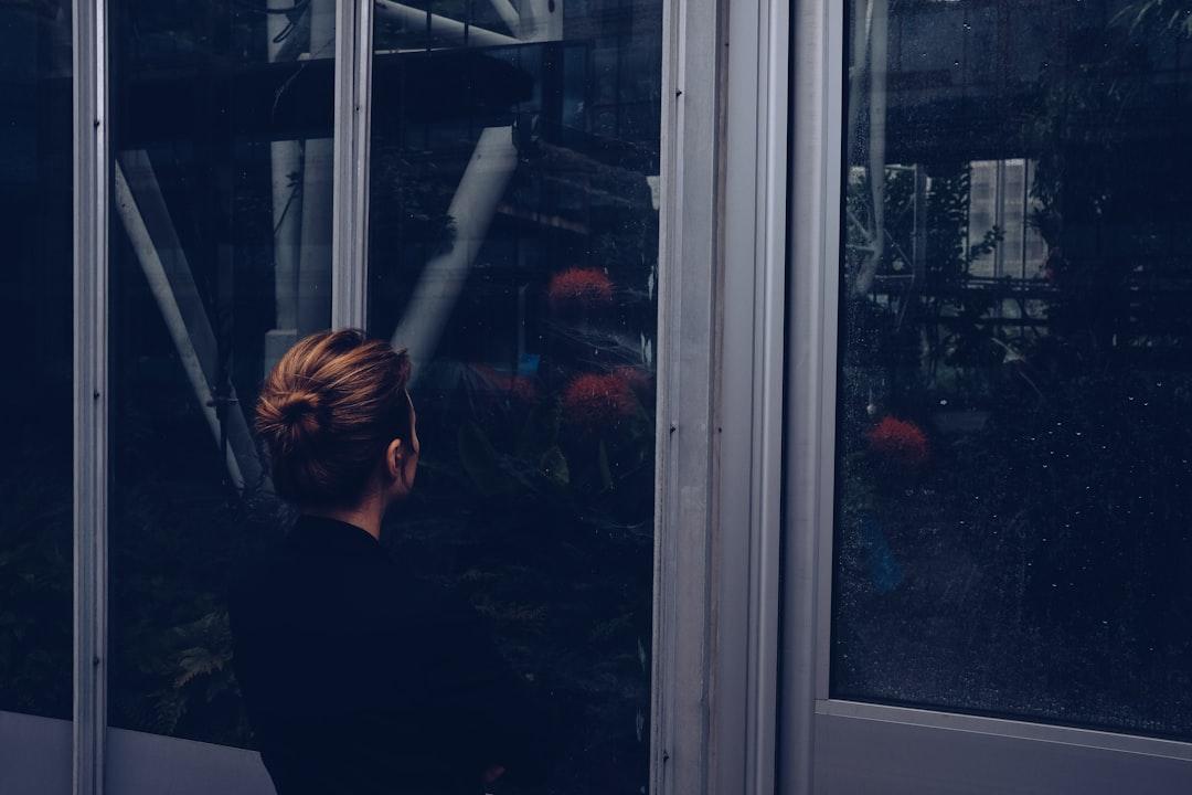 découvrez les stratégies et tactiques de la guerre psychologique pour influencer et déstabiliser l'adversaire dans divers contextes.