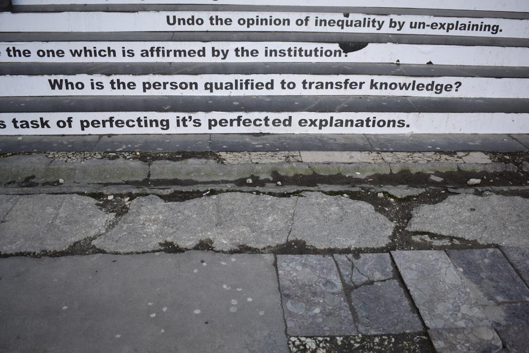 découvrez les qualités essentielles qui font la différence, qu'elles soient personnelles, professionnelles ou relationnelles, et apprenez à les développer.