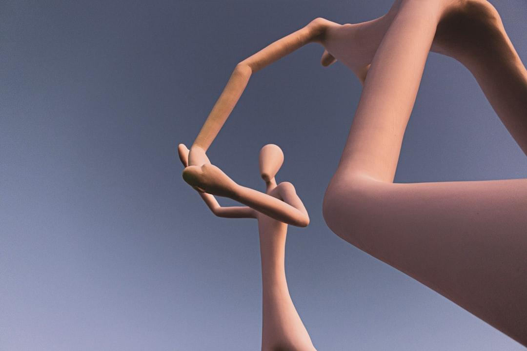 découvrez le principe de réalité, un concept clé en psychologie qui explique comment l'esprit humain équilibre désir et contraintes du monde réel.