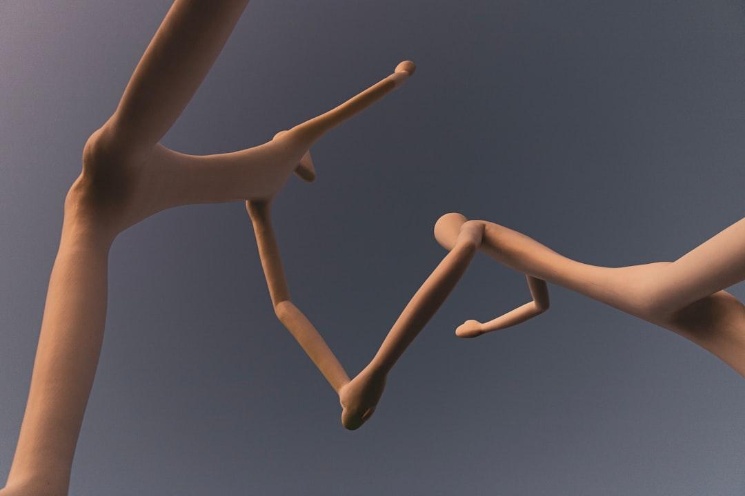 découvrez le principe de réalité, un concept clé en psychologie qui aide à équilibrer les désirs et les contraintes du monde réel pour une prise de décision efficace.