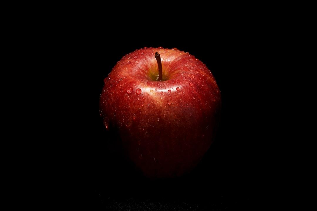 découvrez la théorie de la pomme pourrie, une explication psychologique et sociale des comportements déviants dans un groupe ou une organisation.