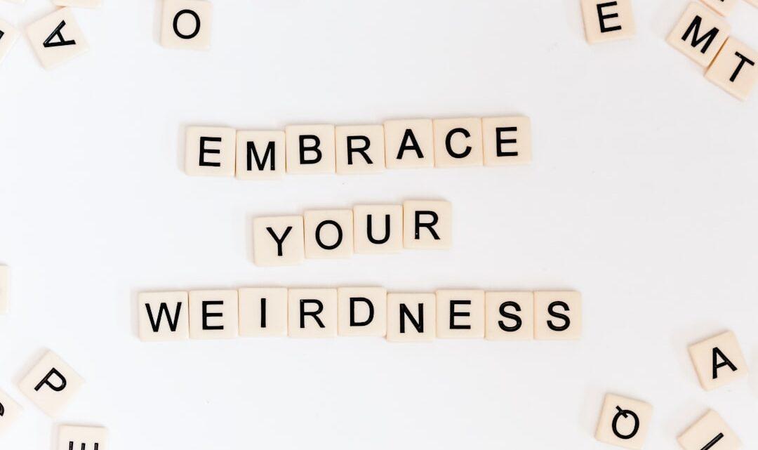 découvrez l'art des microexpressions : déchiffrez les émotions cachées et améliorez votre communication en lisant les subtilités du langage non verbal.