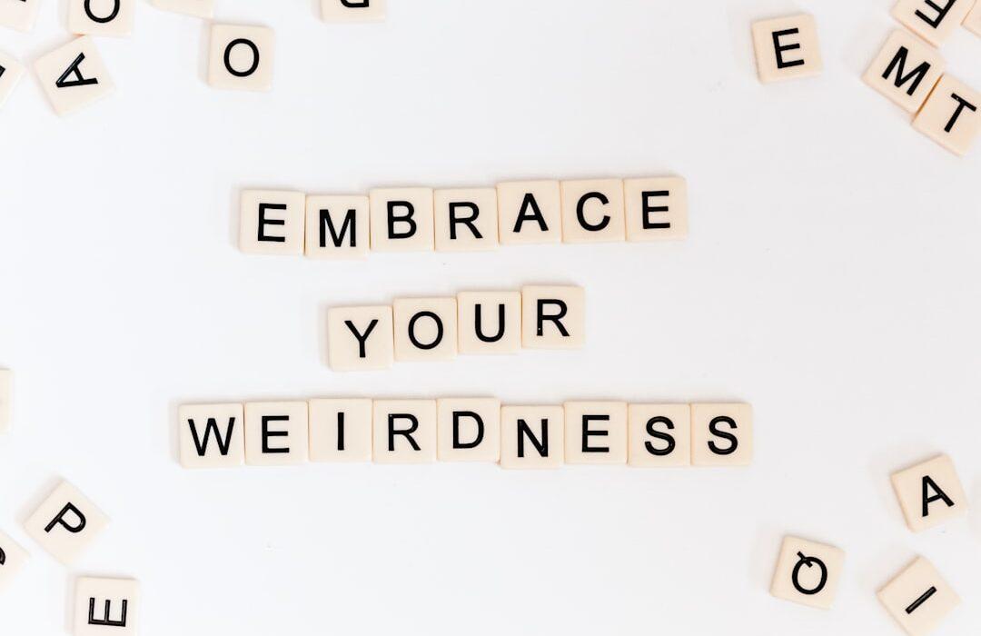 découvrez l'art des microexpressions : déchiffrez les émotions cachées et améliorez votre communication en lisant les subtilités du langage non verbal.